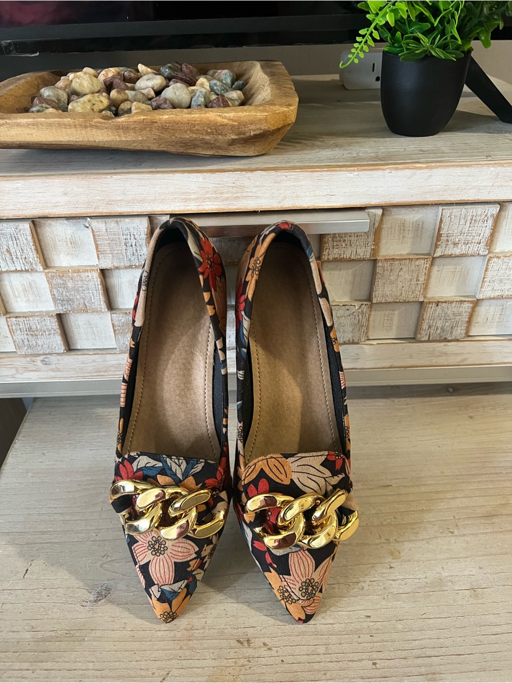 Floral Chain-Accent Women’s Pointed Toe Flats - Black/Multicolor